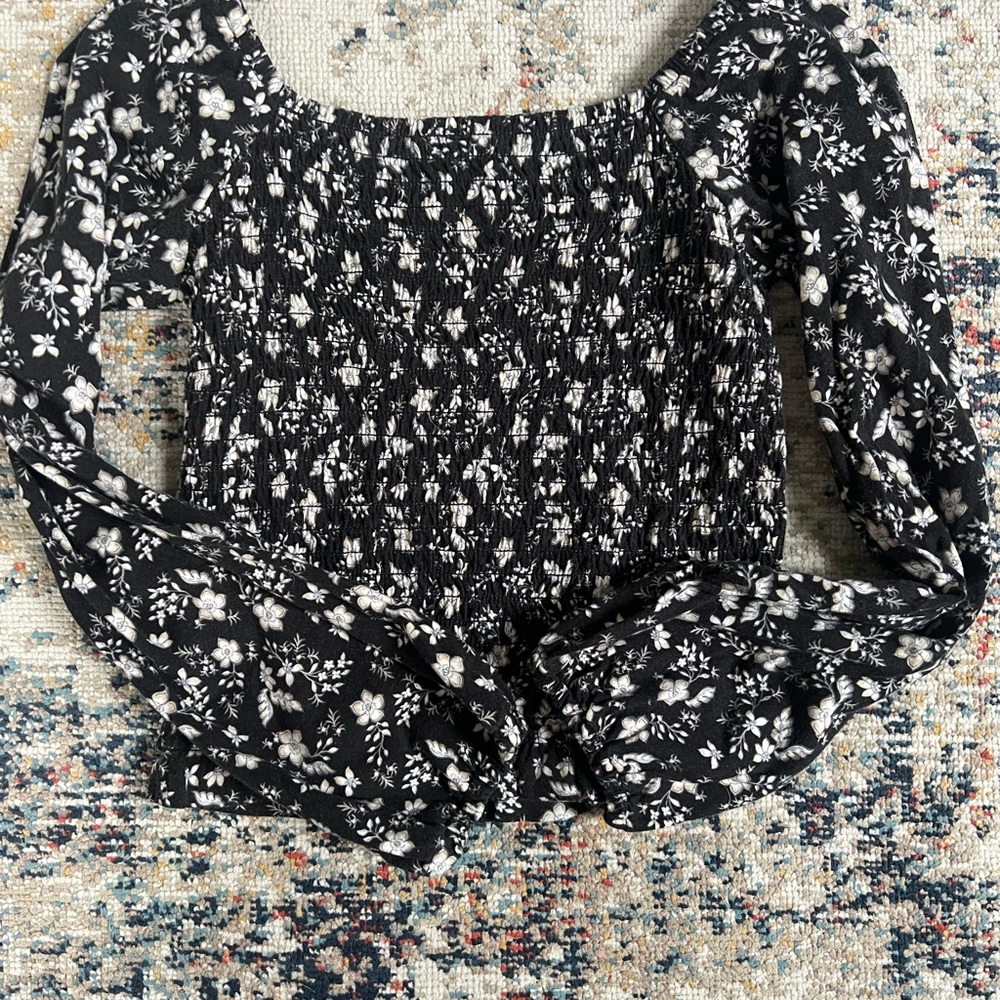 Girl Old Navy Black and White Floral Blouse - Picture 5 of 7